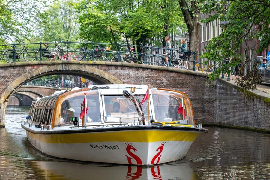 Amsterdam: Heated Canal Cruise Including Audioguide - Why Amsterdam looks different from the canal