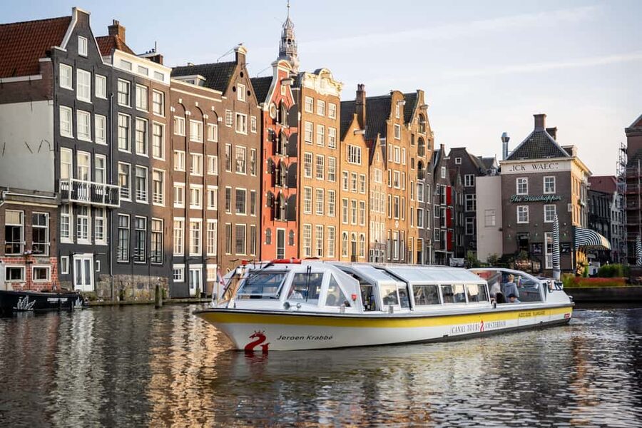 Amsterdam: Heated Canal Cruise Including Audioguide - What you see from Central Station to Brouwersgracht