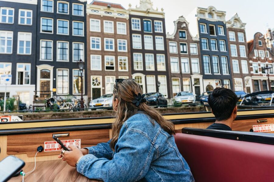 Amsterdam: Heated Canal Cruise Including Audioguide - Heated boats make a real difference