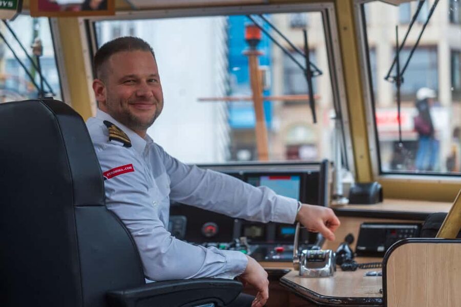 Amsterdam: Heated Canal Cruise Including Audioguide - Choosing Damrak, Central Station, or the Rijksmuseum