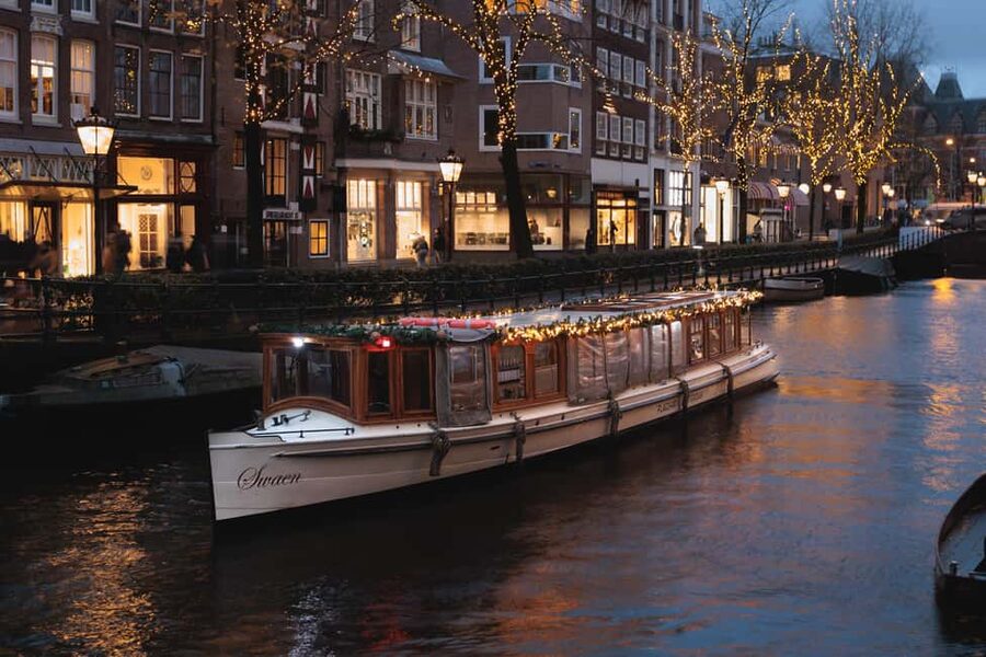 Amsterdam: Heated Canal Cruise with Unlimited Drinks & Bite - Why Amsterdam looks better from a canal