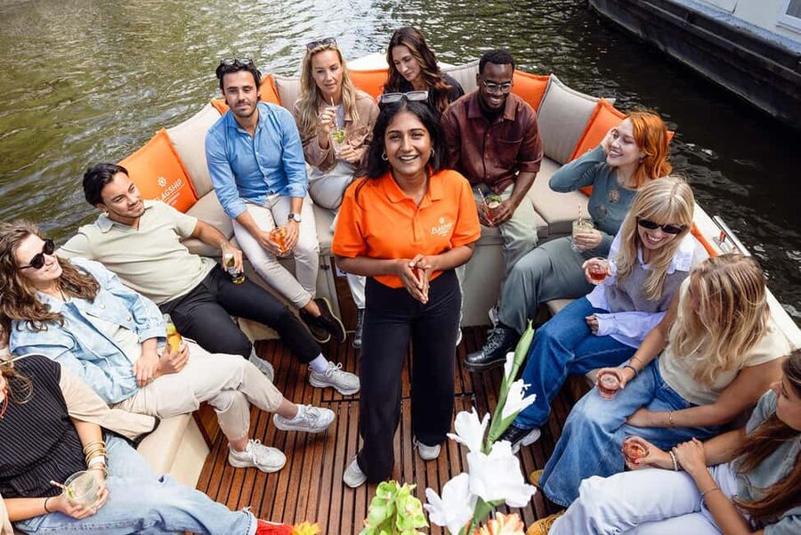 Amsterdam: Heated Canal Cruise with Unlimited Drinks & Bite - Unlimited drinks and the small snack option