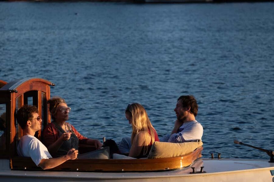 Amsterdam: Hidden Gems Canal Cruise - The first stretch, quiet water and local stories