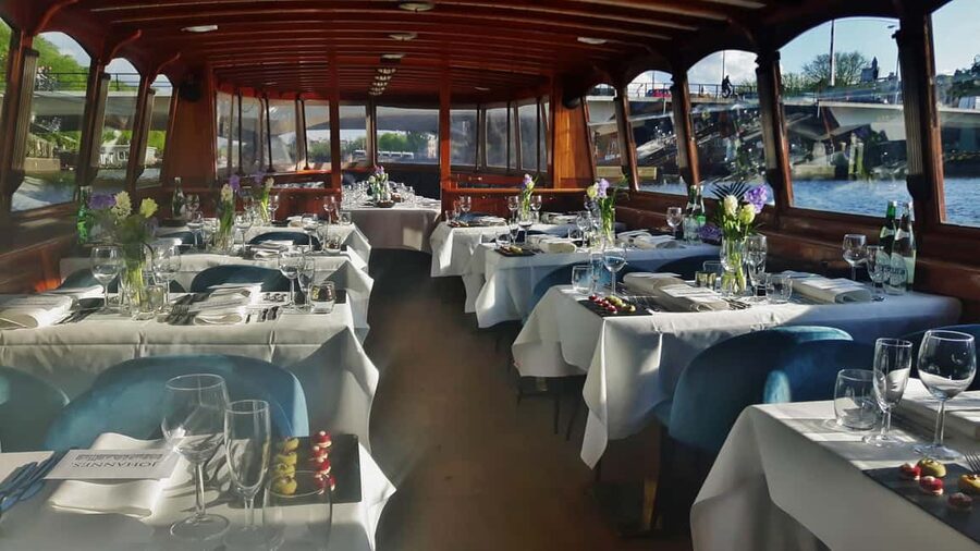 Amsterdam: High-End 3-Course Dinner Canal Cruise - A dinner cruise built around atmosphere
