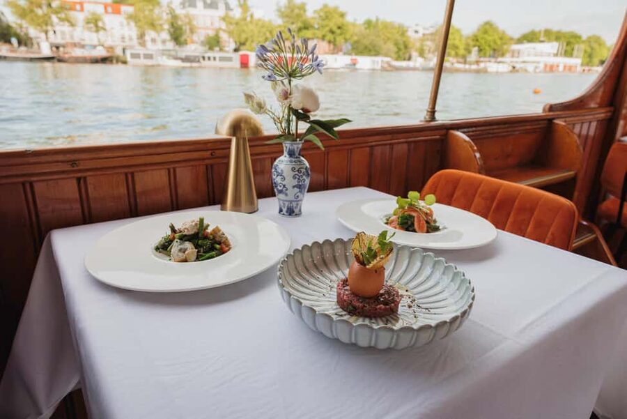 Amsterdam: High-End 3-Course Dinner Canal Cruise - Canal views after dark