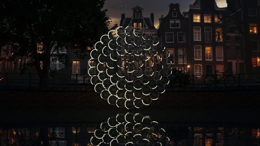 Amsterdam: Light Festival Canal Cruise w/Snack and Hot Drink - What the skipper adds to the light show