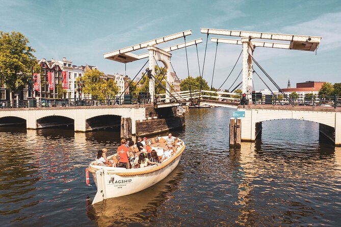 Amsterdam Luxury Canal Cruise + Unlimited Drinks & Bites option - Guide quality and the pace of the commentary