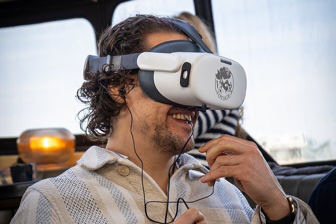 Amsterdam: Luxury Canal Cruise with Historic VR Experience - Comfort on the enclosed boat