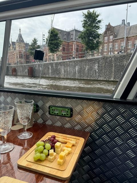 Amsterdam: Luxury Cheese & Wine Canal Cruise - The Dutch cheese tasting