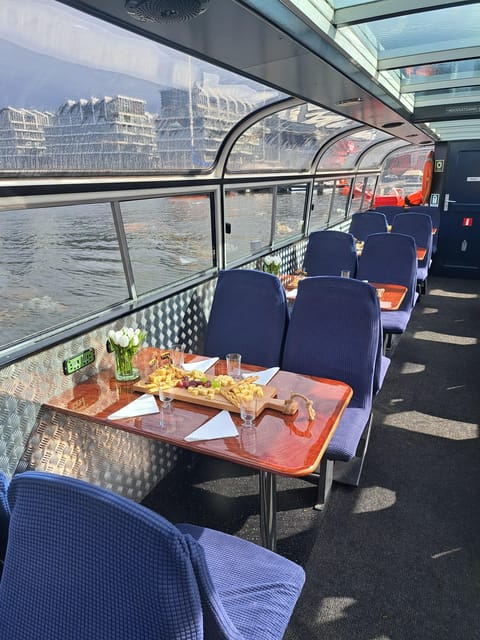 Amsterdam: Luxury Cheese & Wine Canal Cruise - Meeting the boat at the H’Art Museum