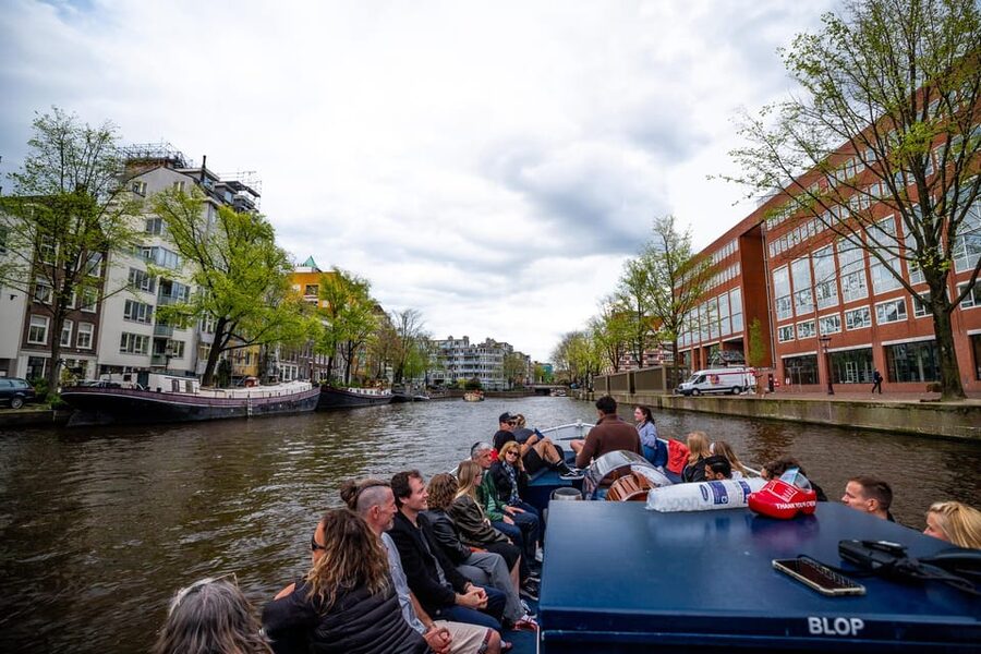 Amsterdam:Old City Canal Cruise with Live Guide and Open Bar - Why Amsterdam makes sense from a boat