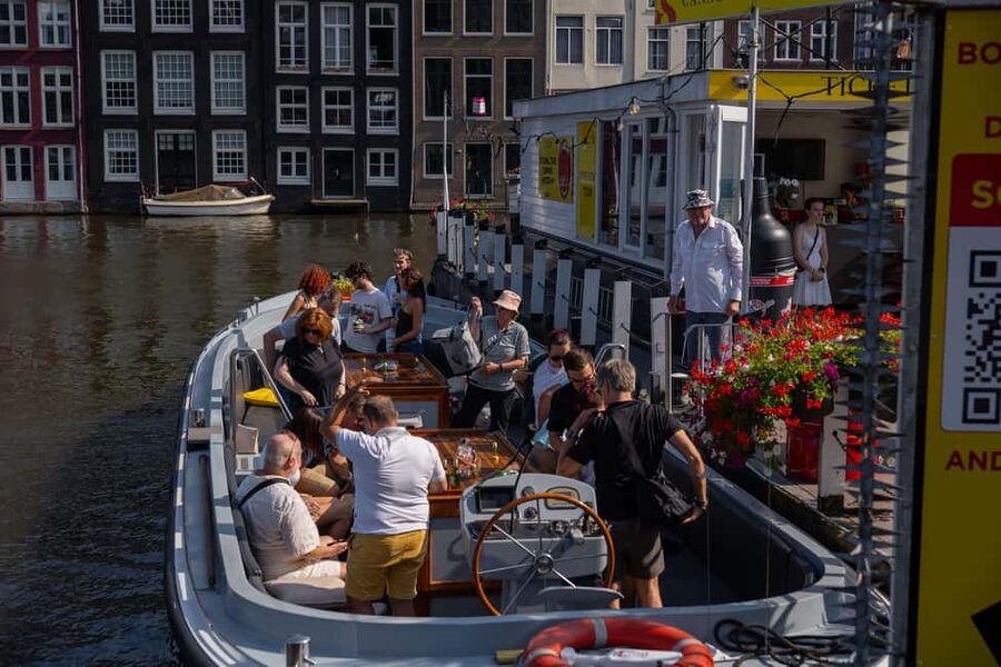 Amsterdam: Open Boat Canal Cruise (with Free Spritz Option) - The skipper makes the difference