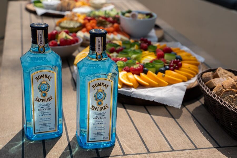 Amsterdam: Private Canal Booze Cruise with Unlimited Drinks - Herengracht, the grandest part of the route