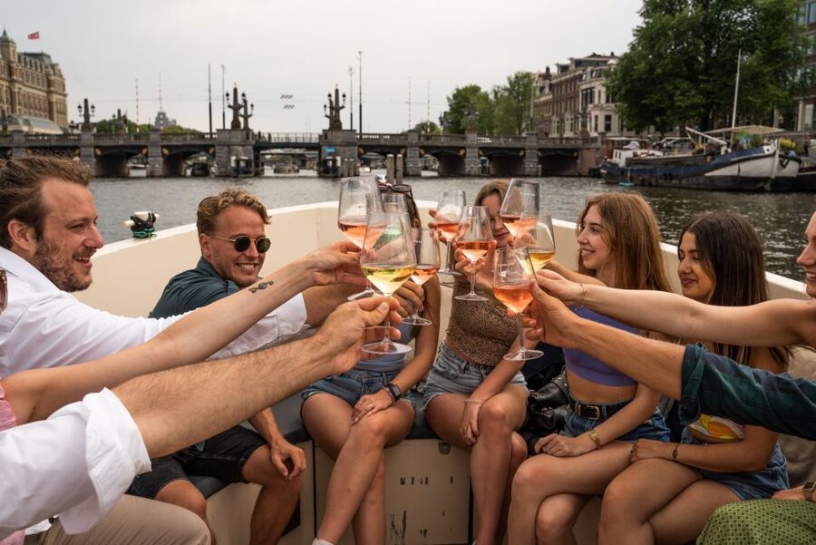 Amsterdam: Private Canal Booze Cruise with Unlimited Drinks - The final canal loop and return to Amstel 178