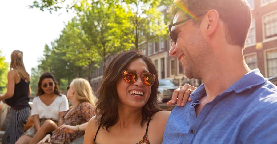 Amsterdam: Private Canal Cruise in German + Unlimited Drinks - A quiet way to see Amsterdam from the water