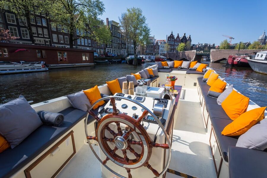 Amsterdam: Private Canal Cruise in German + Unlimited Drinks - Sea Palace and the first look at Amsterdam’s waterways