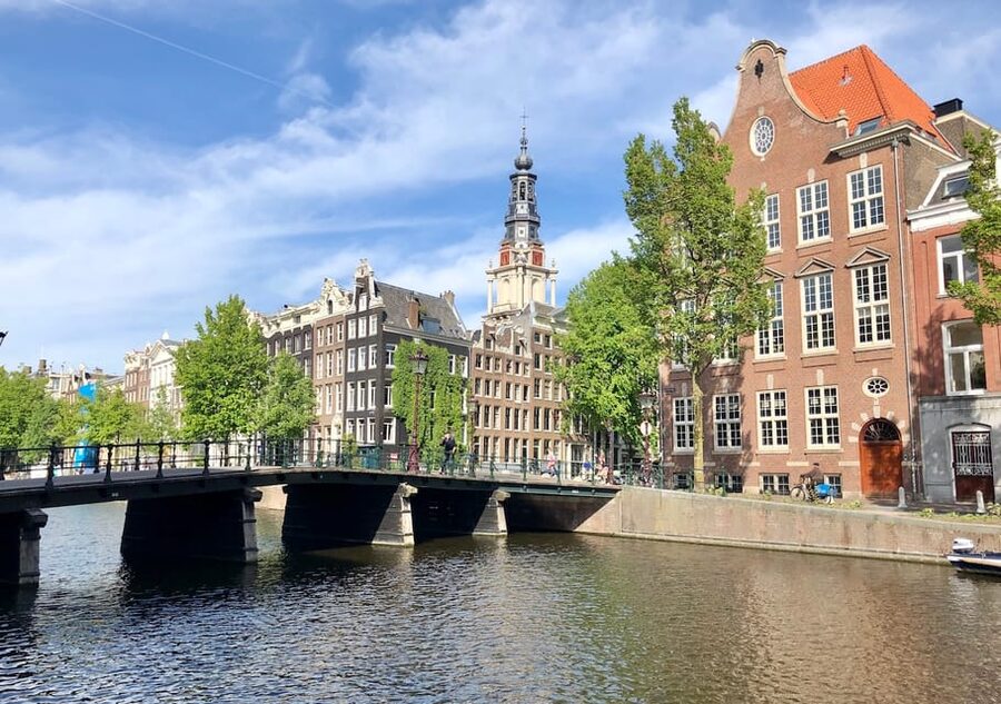 Amsterdam: Private Canal Cruise in German + Unlimited Drinks - Portuguese Synagogue and the city’s many communities