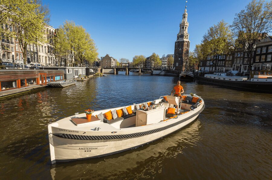Amsterdam: Private Canal Cruise in German + Unlimited Drinks - The Seven Bridges and Grachtengordel views