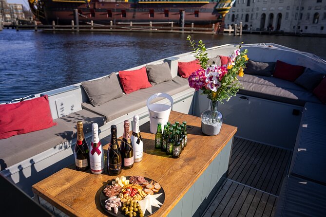 Amsterdam: Private Canal Cruise with Drinks and Snacks - The sights from the water
