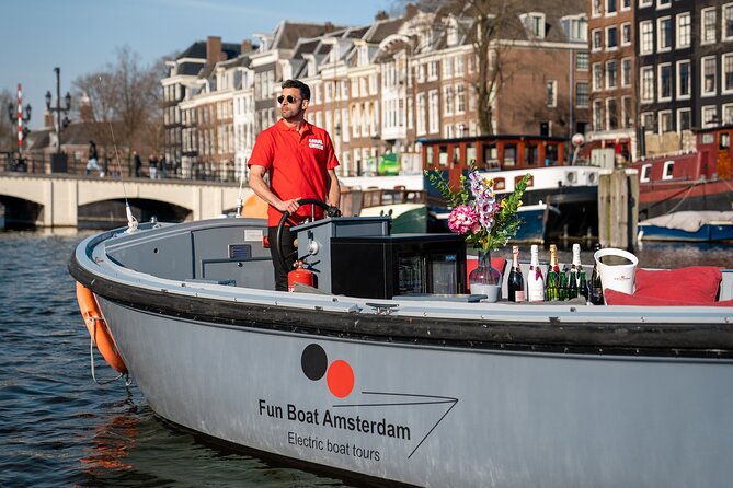 Amsterdam: Private Canal Cruise with Drinks and Snacks - Meeting behind the Apple Store