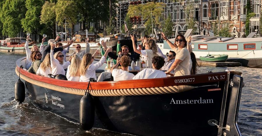 Amsterdam: Private City Canal Cruise With Unlimited Drinks - Cruising the Grachtengordel for about 90 minutes