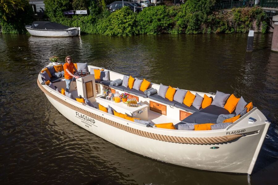 Amsterdam: Private Prosecco Canal Cruise Tour - Timing, drinks, and the 90-minute limit