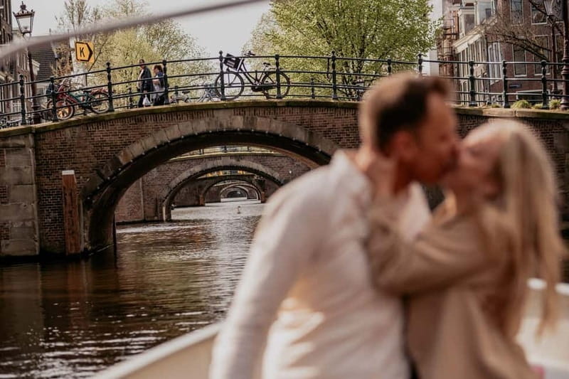 Amsterdam: Private Romantic Canal Cruise w. Prosecco/Snacks - Key points to know before booking
