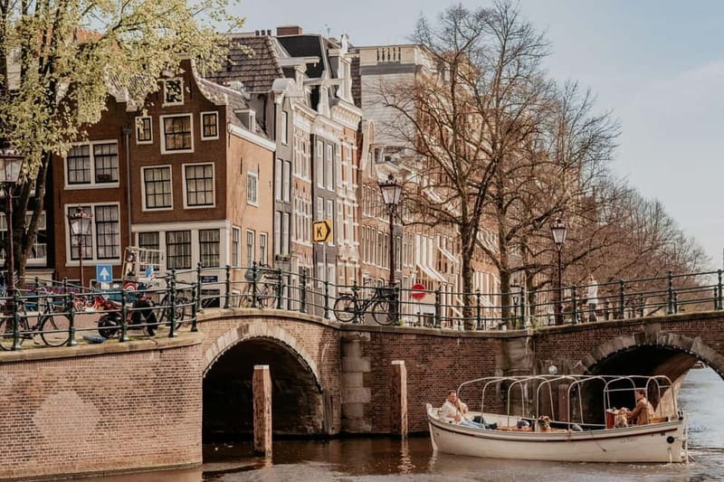 Amsterdam: Private Romantic Canal Cruise w. Prosecco/Snacks - A private view of Amsterdam from Keizersgracht