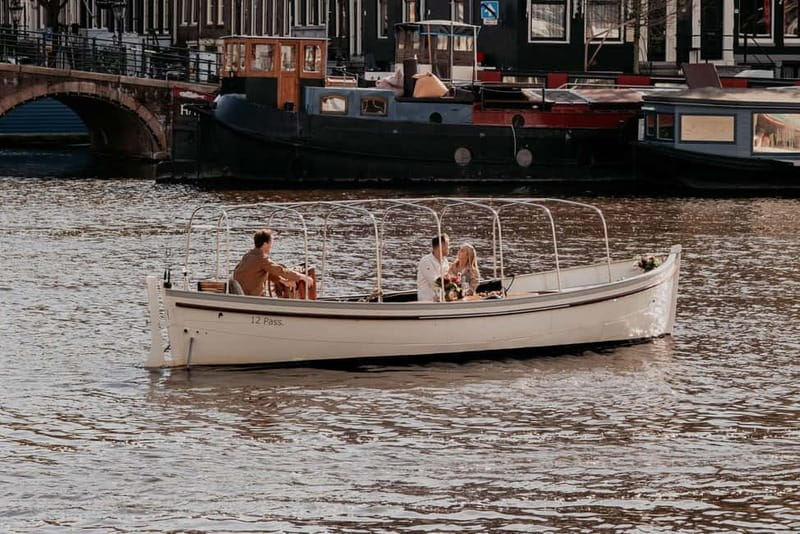 Amsterdam: Private Romantic Canal Cruise w. Prosecco/Snacks - Who will get the most from this cruise?
