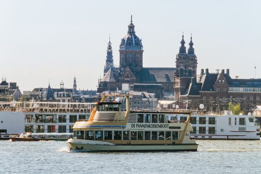 Amsterdam: River Cruise With All-You-Can-Eat Dutch Pancakes - Reaching the boat from Central Station