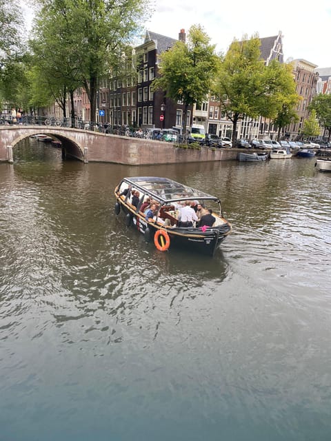 Amsterdam Small Group Canal Cruise inc Snacks/Drinks Winter - Warm blankets, hot chocolate, and winter comfort