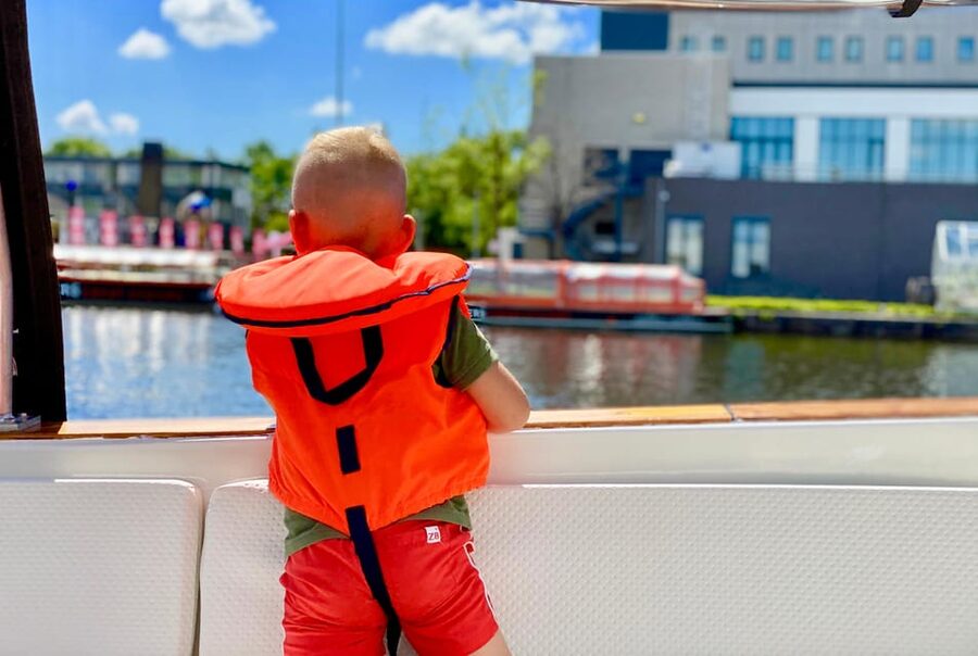 Amsterdam Small Group Canal Cruise inc Snacks/Drinks Winter - Should you book it?