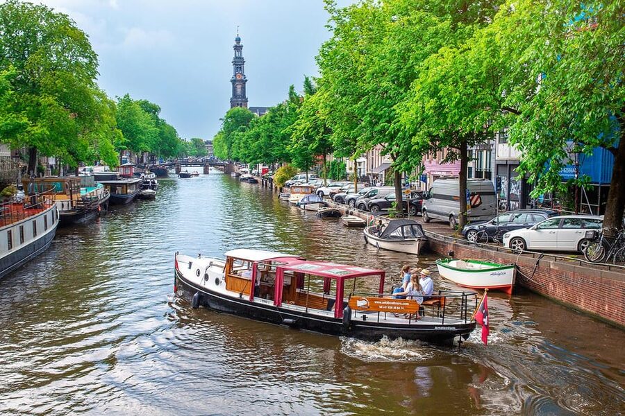 Amsterdam: Small-Group Canal Cruise incl. Drinks and Snacks - Out onto the Amstel and beneath Magere Brug