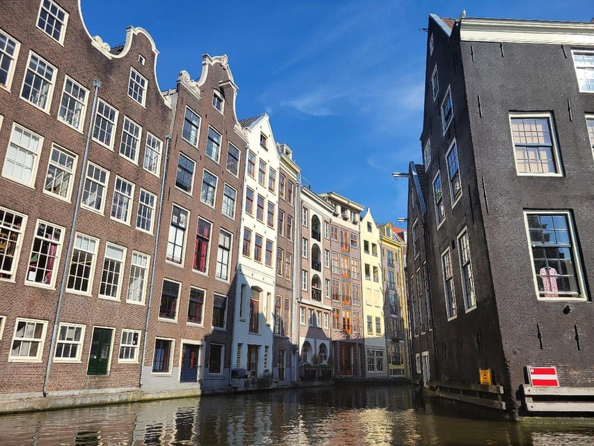 Amsterdam: Small-Group Canal Cruise incl. Drinks and Snacks - The Red Light District from the water