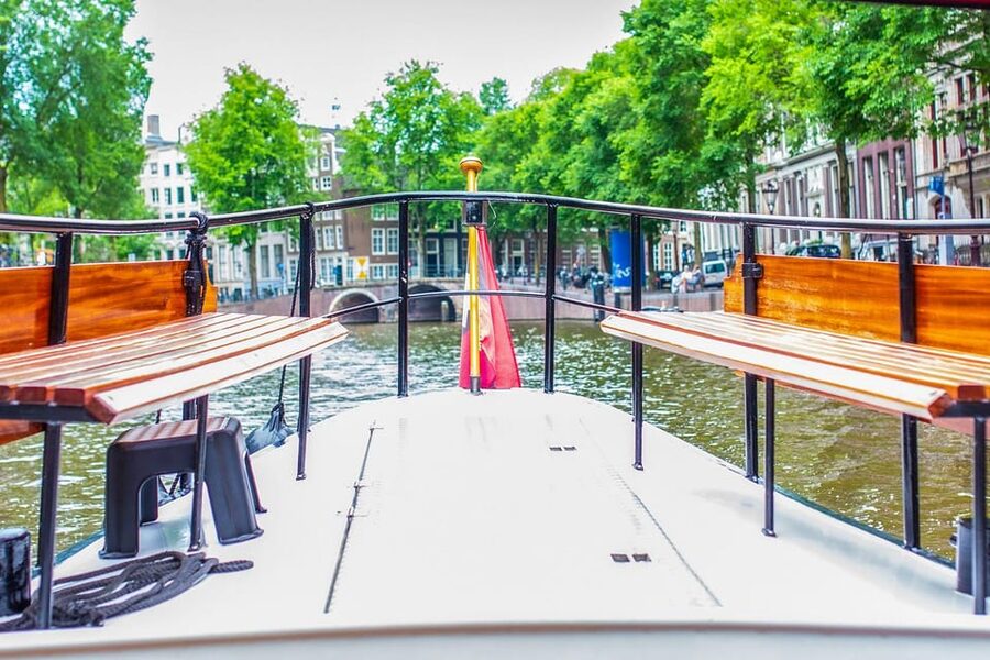 Amsterdam: Small-Group Canal Cruise incl. Drinks and Snacks - Weesperbuurt and the maritime area