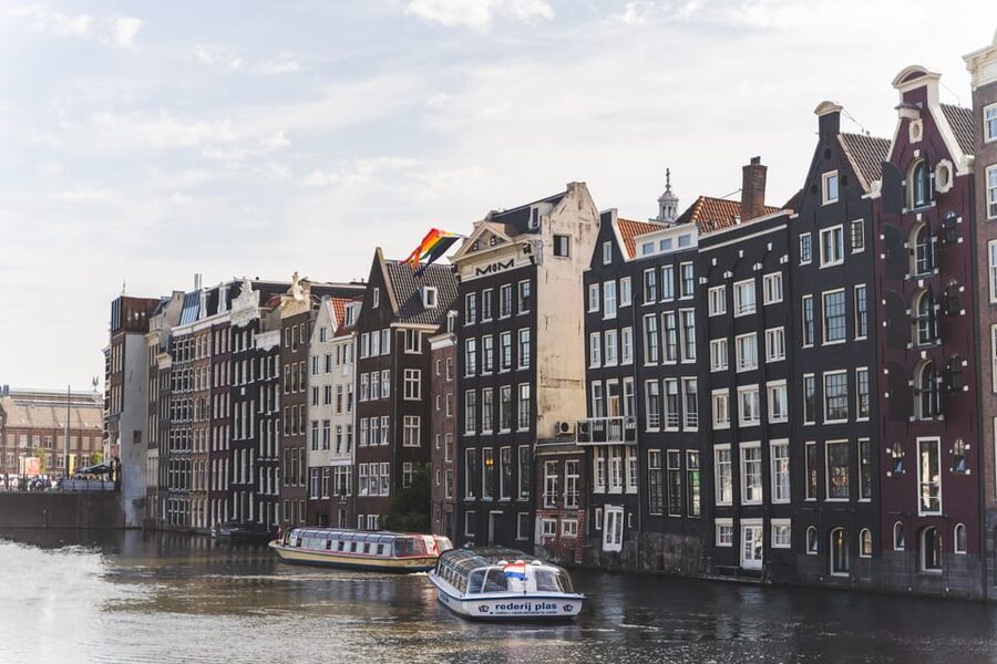 Amsterdam Small-Group Walking Tour with Canal Cruise - The Jewish Quarter and Zuiderkerk