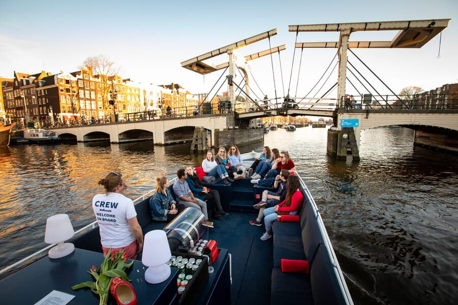 Amsterdam Small-Group Walking Tour with Canal Cruise - Choosing between the two canal cruise styles