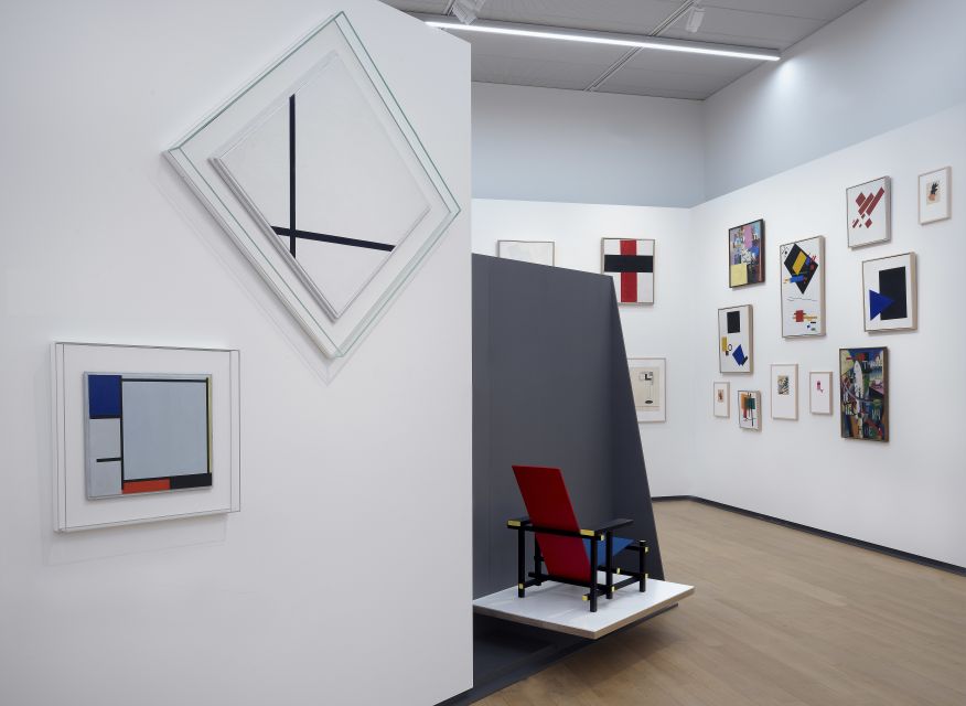 Amsterdam: Stedelijk Museum and 1-Hour Canal Cruise - What you see from the water