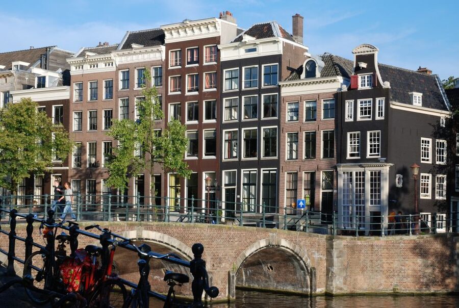 Amsterdam: Stedelijk Museum and 1-Hour Canal Cruise - Building a better one-day plan