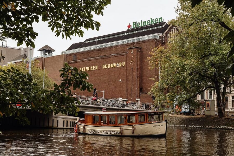 Amsterdam: The Heineken Flagship Canal Cruise - Setting out beside the Rijksmuseum