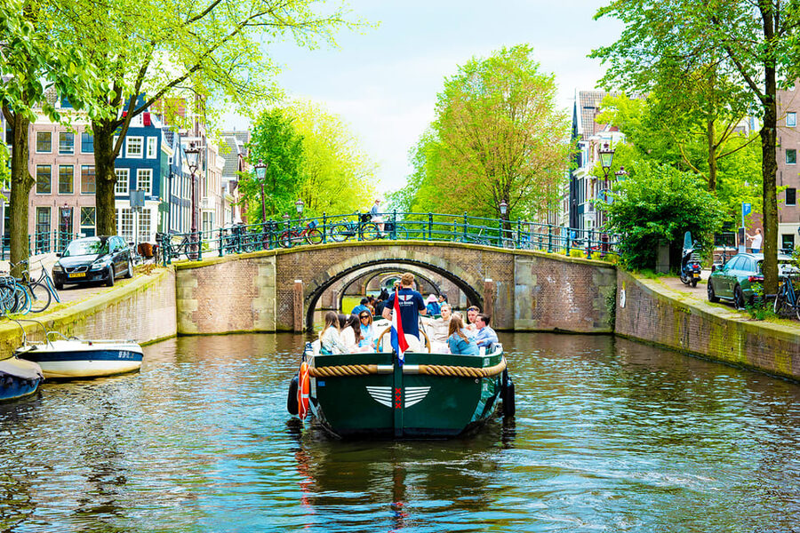 Amsterdam: The Newest Canal Cruise with Drink Option - Booking details worth knowing
