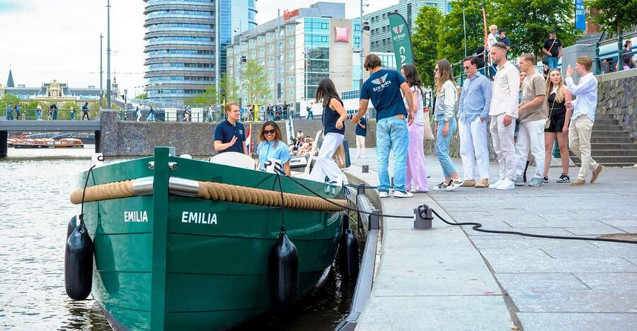 Amsterdam: The Newest Canal Cruise with Drink Option - Meeting beside Central Station