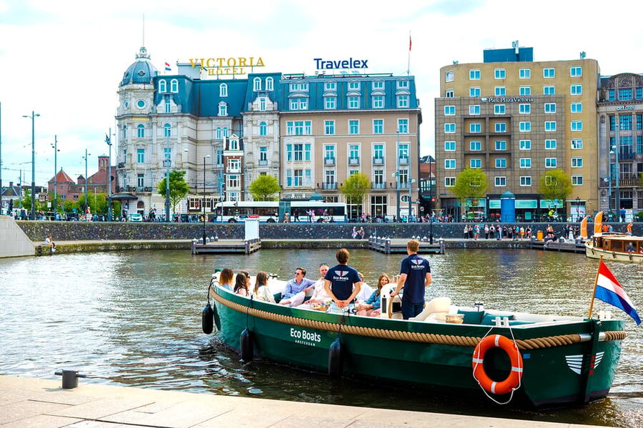 Amsterdam: The Newest Canal Cruise with Drink Option - How crowded does it feel?