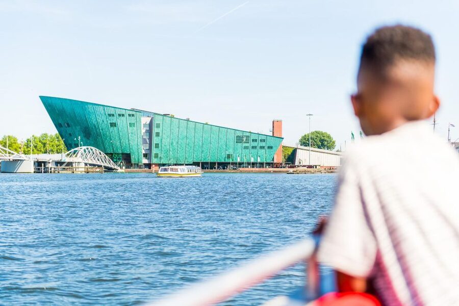 Amsterdam: Traditional Canal Cruise with Bar on Board - What the one-hour route includes