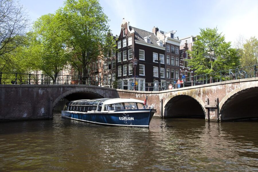 Amsterdam: Van Gogh Museum Ticket and City Canal Cruise - Is the snack box worth adding?