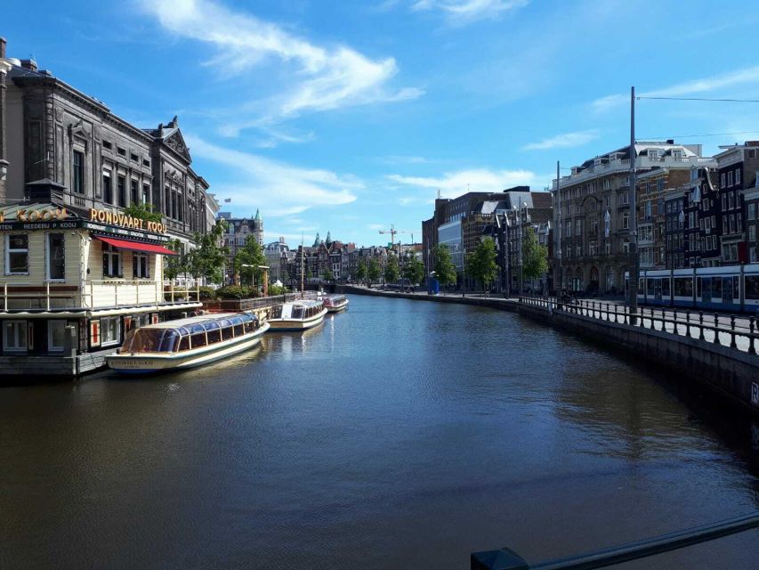 Amsterdam Walking Tour and Canal Cruise - A local street market and everyday Amsterdam