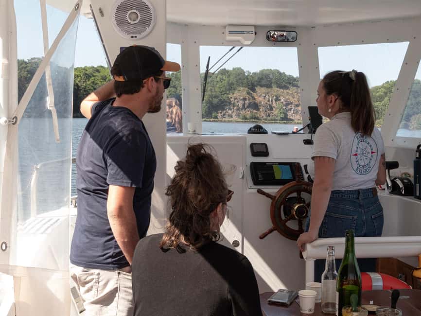 Aperitif Bistro by boat on the Canal de la Rance - Who will enjoy this cruise most
