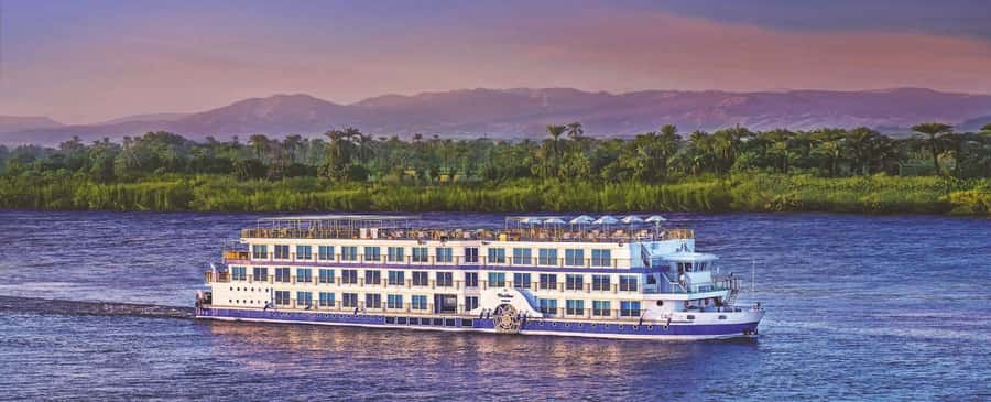 Aswan: 3-Day Nile River Cruise to Luxor with Guided Tours - Day two: the horse and carriage to Edfu