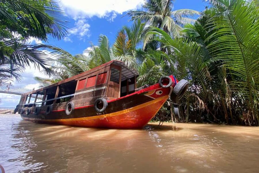 Authentic Mekong Delta: Tuk Tuk, Rowing Boat, Biking Tour - Vinh Trang Pagoda brings an early cultural stop