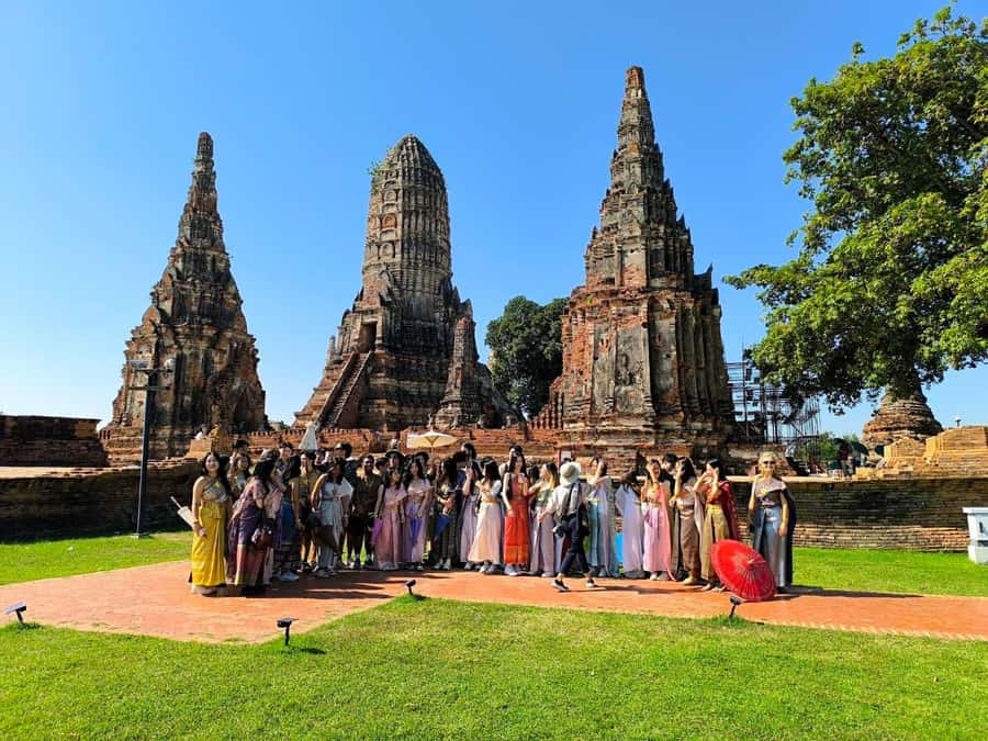Ayutthaya Day Tour: Ancient Trade Route Temples River Cruise - Wat Mahathat and the Buddha head in the roots